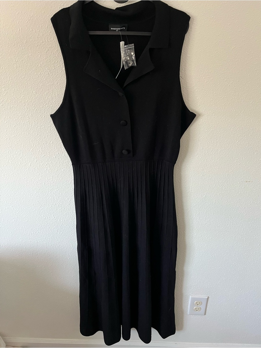 Sleeveless Collared Pleated Midi Dress in Black
